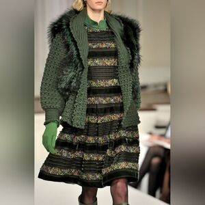 ◇$4,000 OSCAR DE LA RENTA BLACK SILK VELVET BEAD EMBROID RUNWAY DRESS US 8